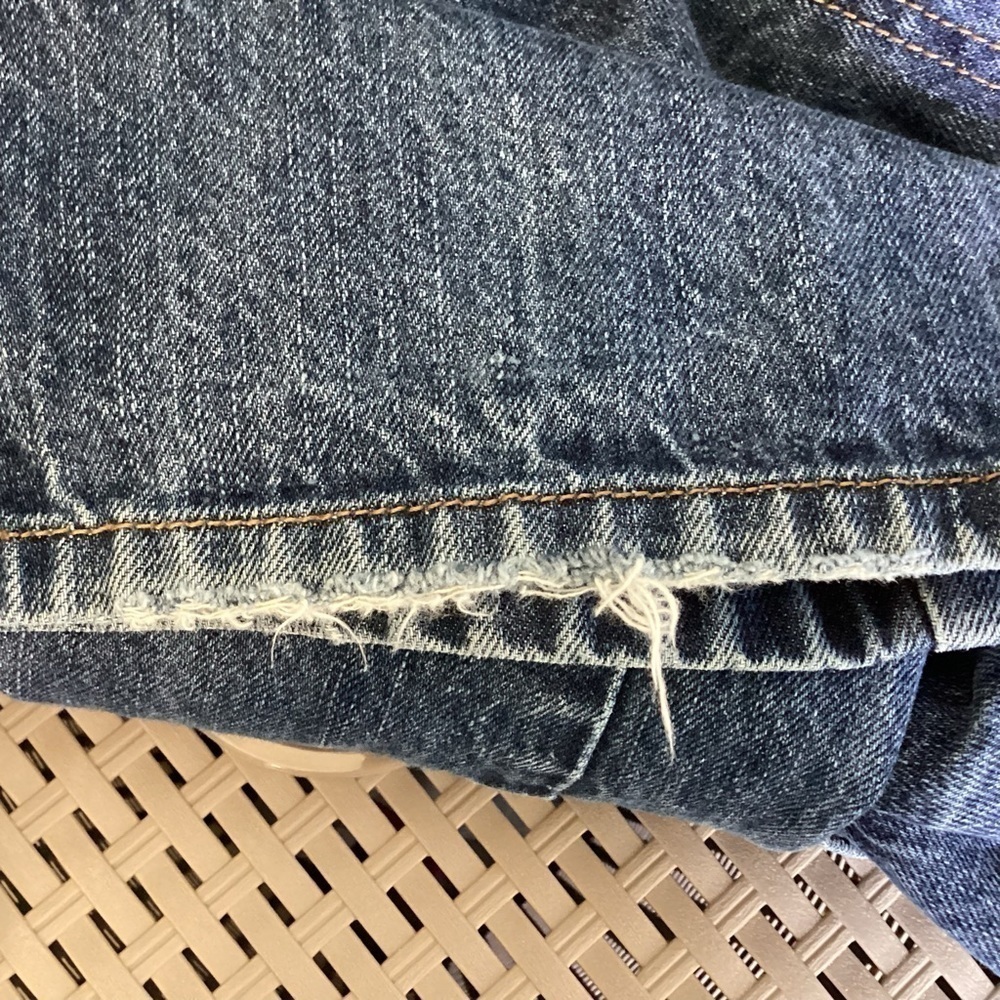 Lands End Men’s Distressed Denim Jeans.  Size 36 Inseam 28.5. - Picture 5 of 6